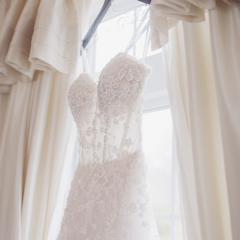 Elegant White Lace Wedding Dress